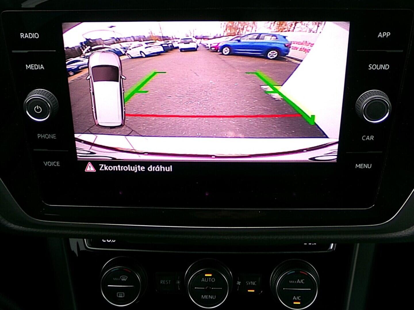 O419V07904_28.webp_TOURAN Highline 1.5 TSI 110 kW manuál, DPH