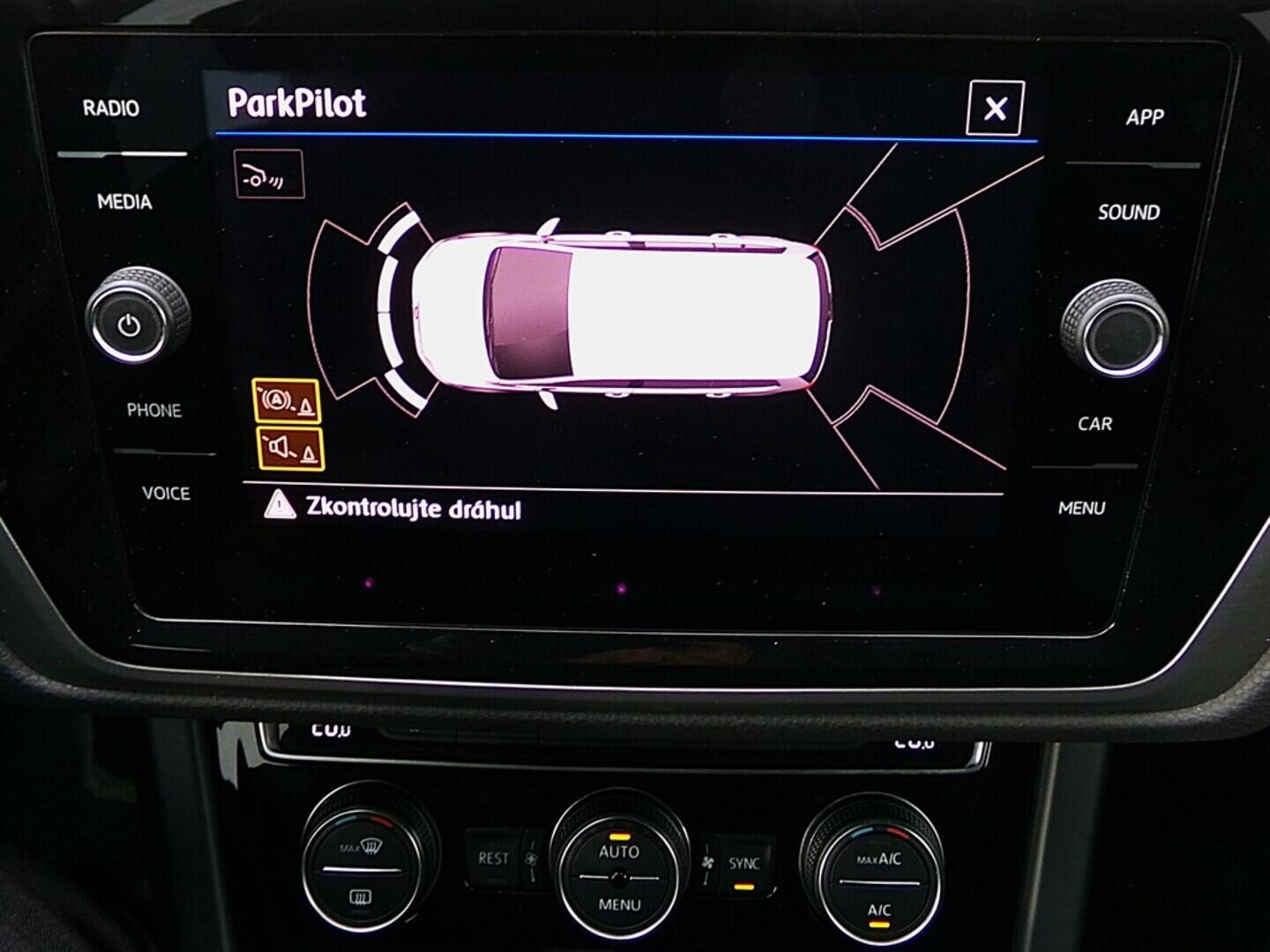 O419V07904_29.webp_TOURAN Highline 1.5 TSI 110 kW manuál, DPH