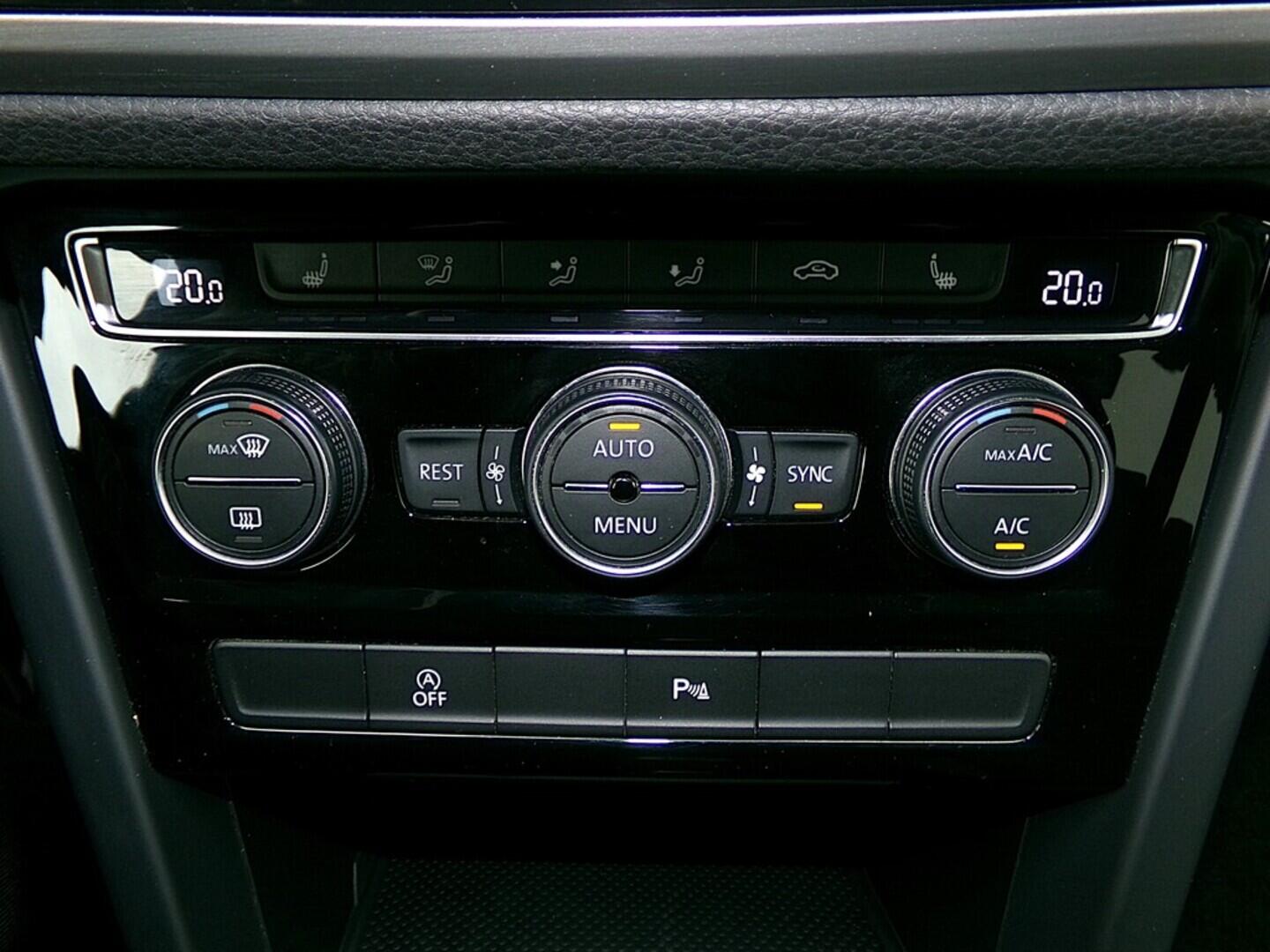 O419V07904_31.webp_TOURAN Highline 1.5 TSI 110 kW manuál, DPH