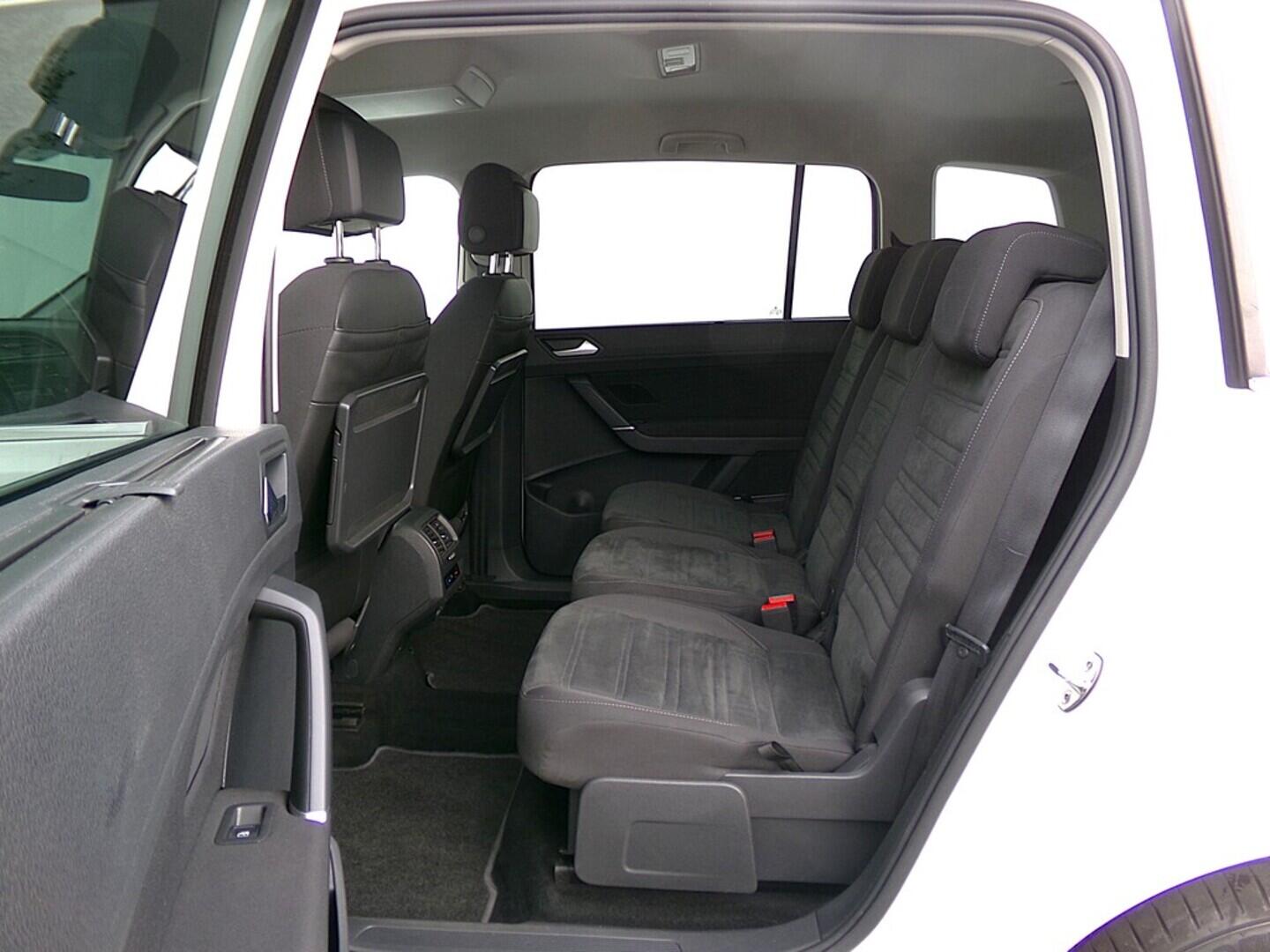 O419V07904_34.webp_TOURAN Highline 1.5 TSI 110 kW manuál, DPH