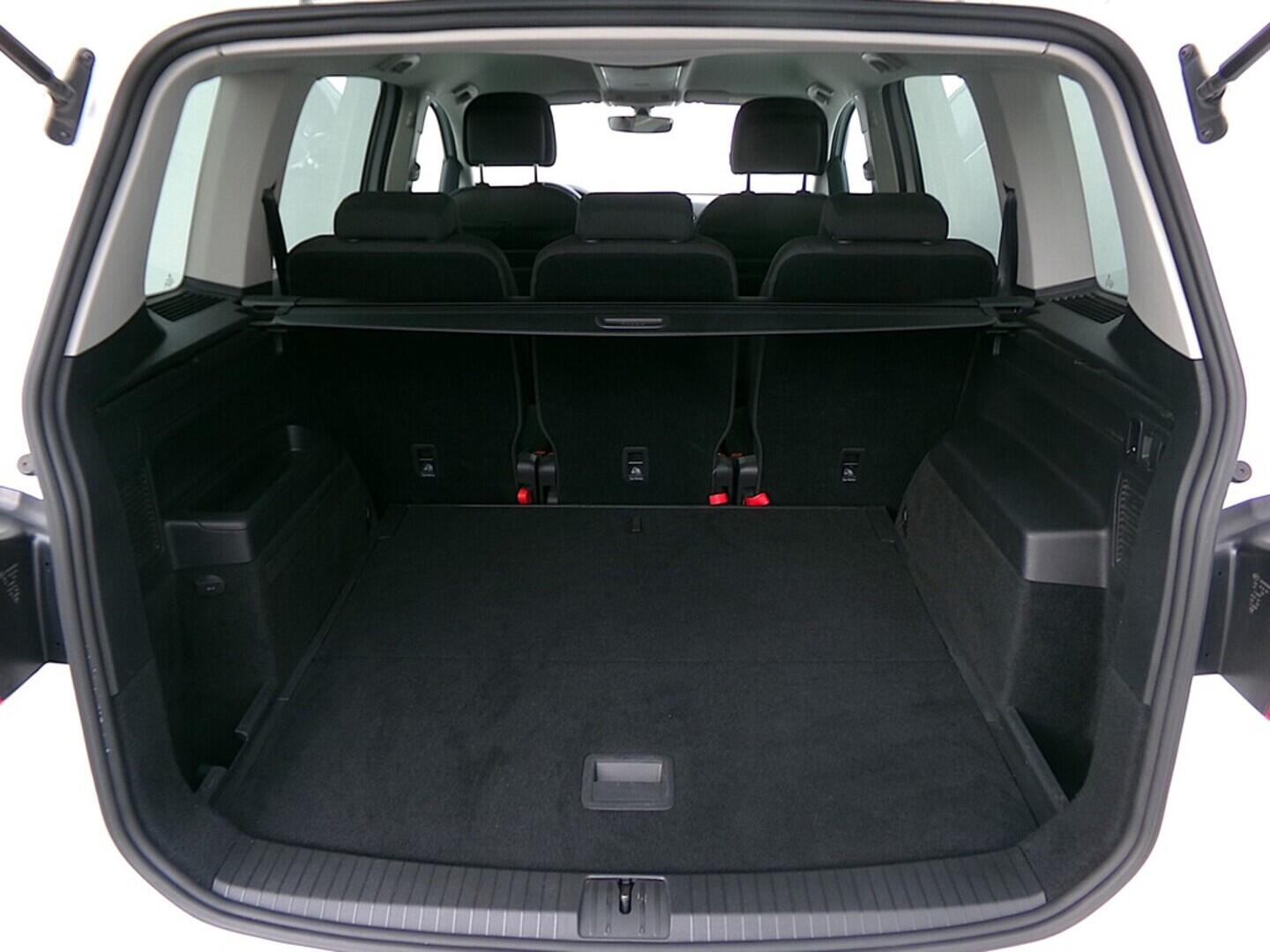 O419V07904_35.webp_TOURAN Highline 1.5 TSI 110 kW manuál, DPH