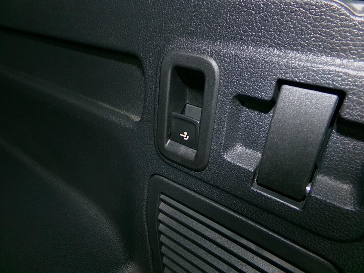 O419V07904_36.webp_TOURAN Highline 1.5 TSI 110 kW manuál, DPH