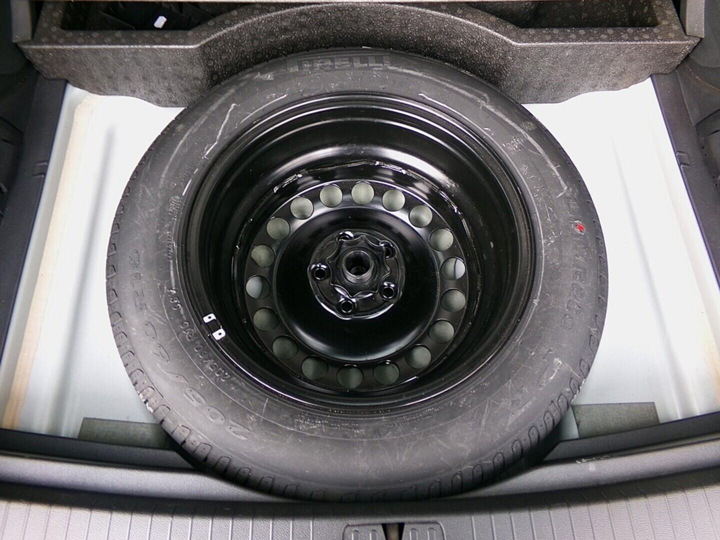 O419V07904_38.webp_TOURAN Highline 1.5 TSI 110 kW manuál, DPH