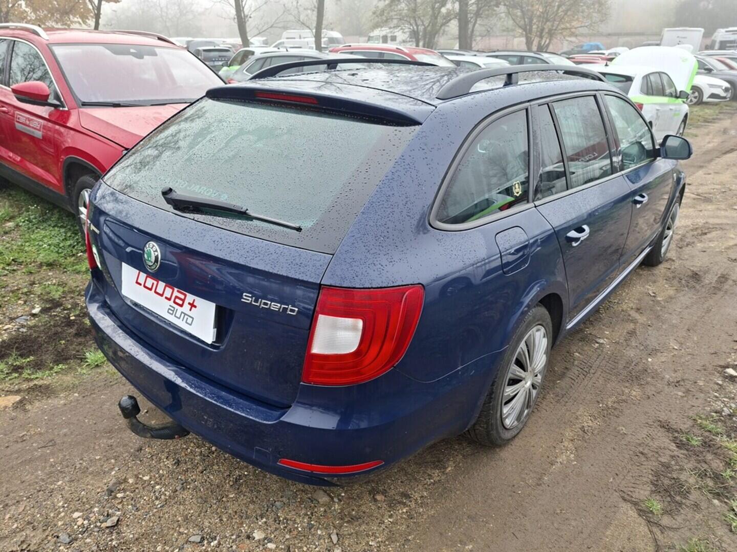 O419V07908_11.webp_SUPERB Active 1.6 TDI 77 kW manuál