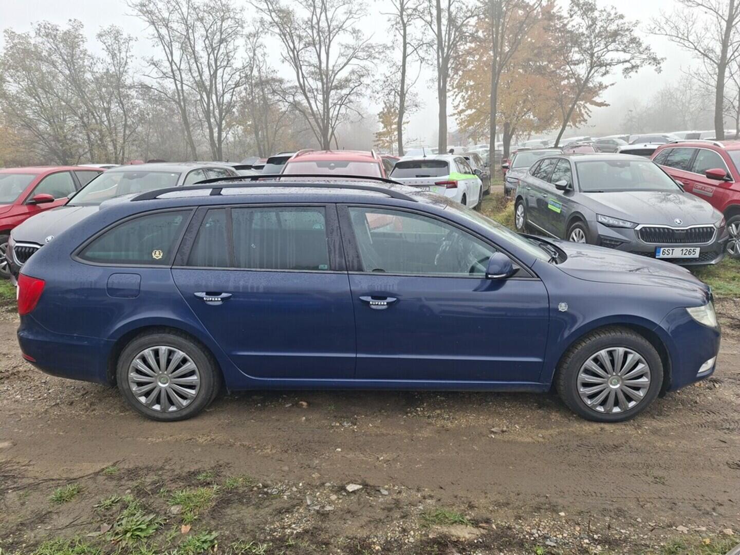 O419V07908_12.webp_SUPERB Active 1.6 TDI 77 kW manuál