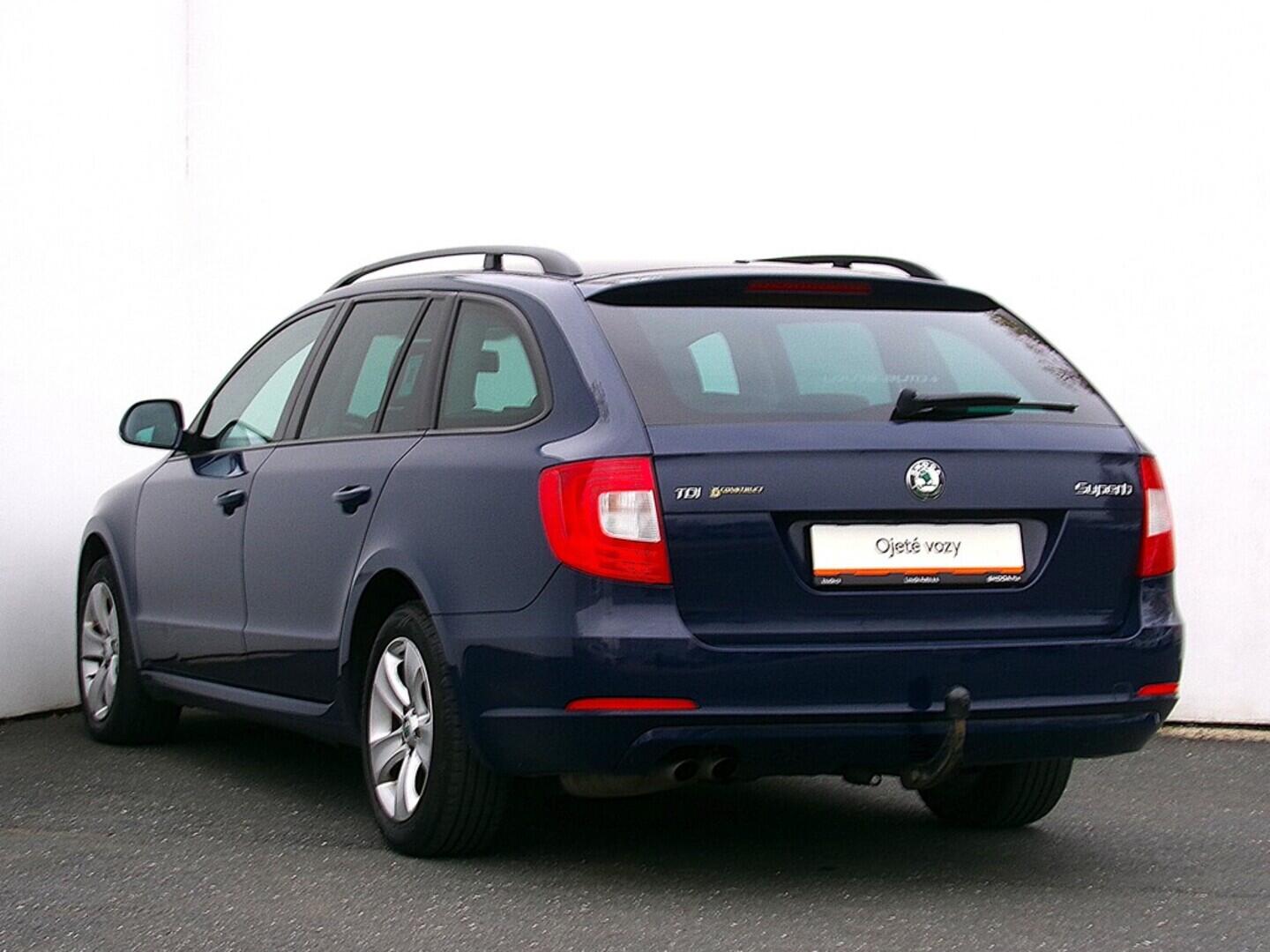 O419V07908_15.webp_SUPERB Active 1.6 TDI 77 kW manuál