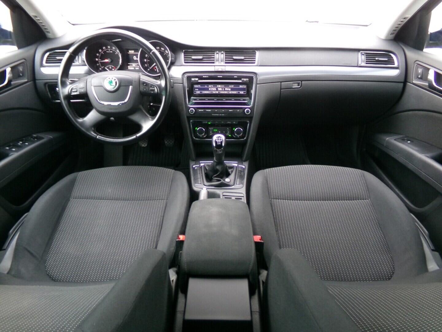 O419V07908_18.webp_SUPERB Active 1.6 TDI 77 kW manuál