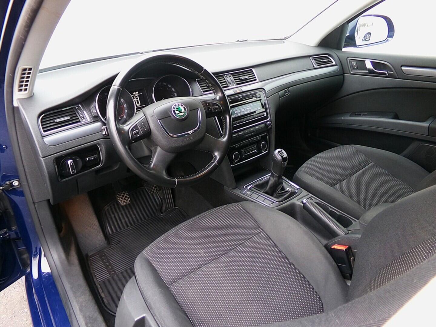 O419V07908_19.webp_SUPERB Active 1.6 TDI 77 kW manuál