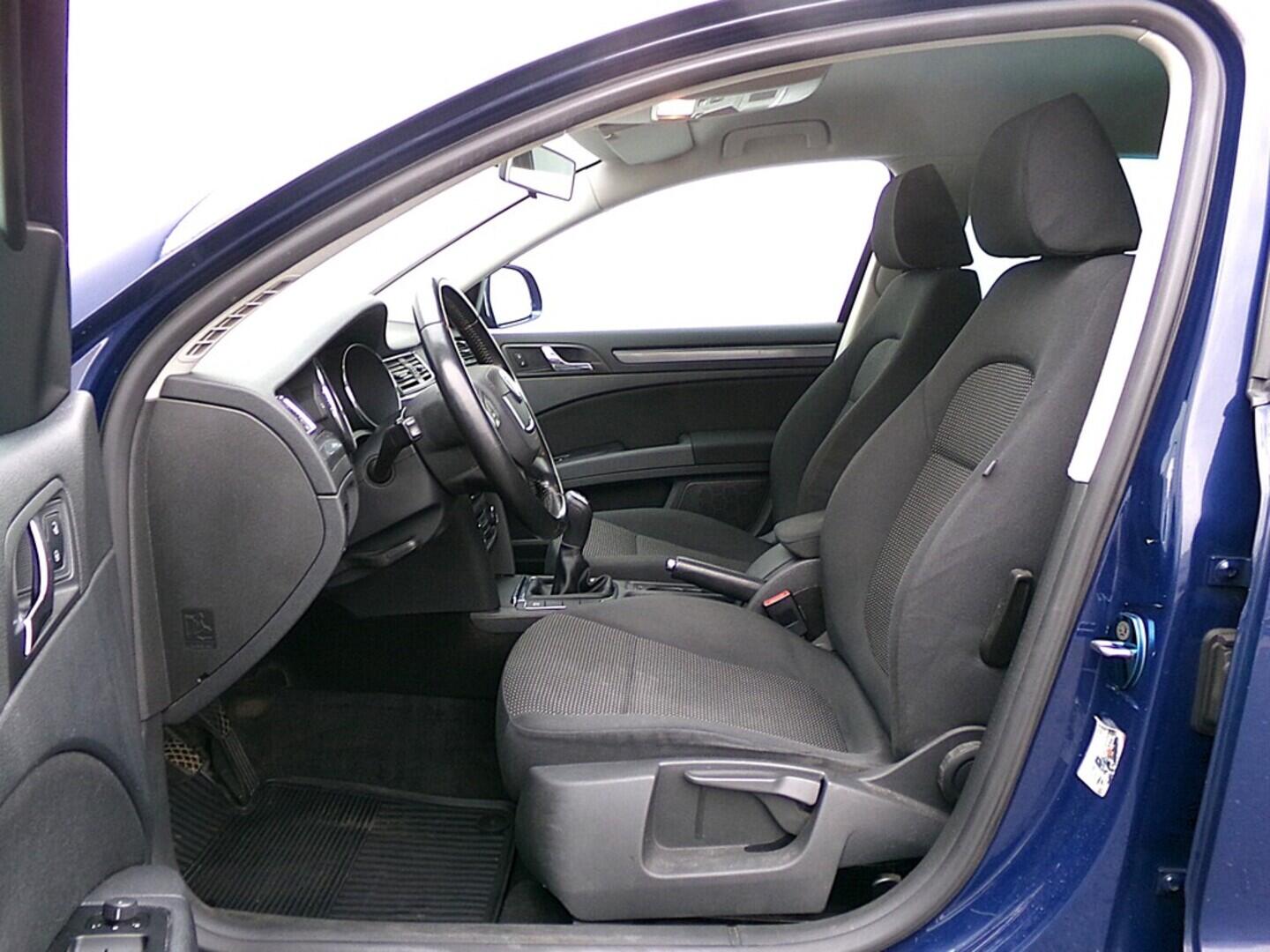 O419V07908_20.webp_SUPERB Active 1.6 TDI 77 kW manuál