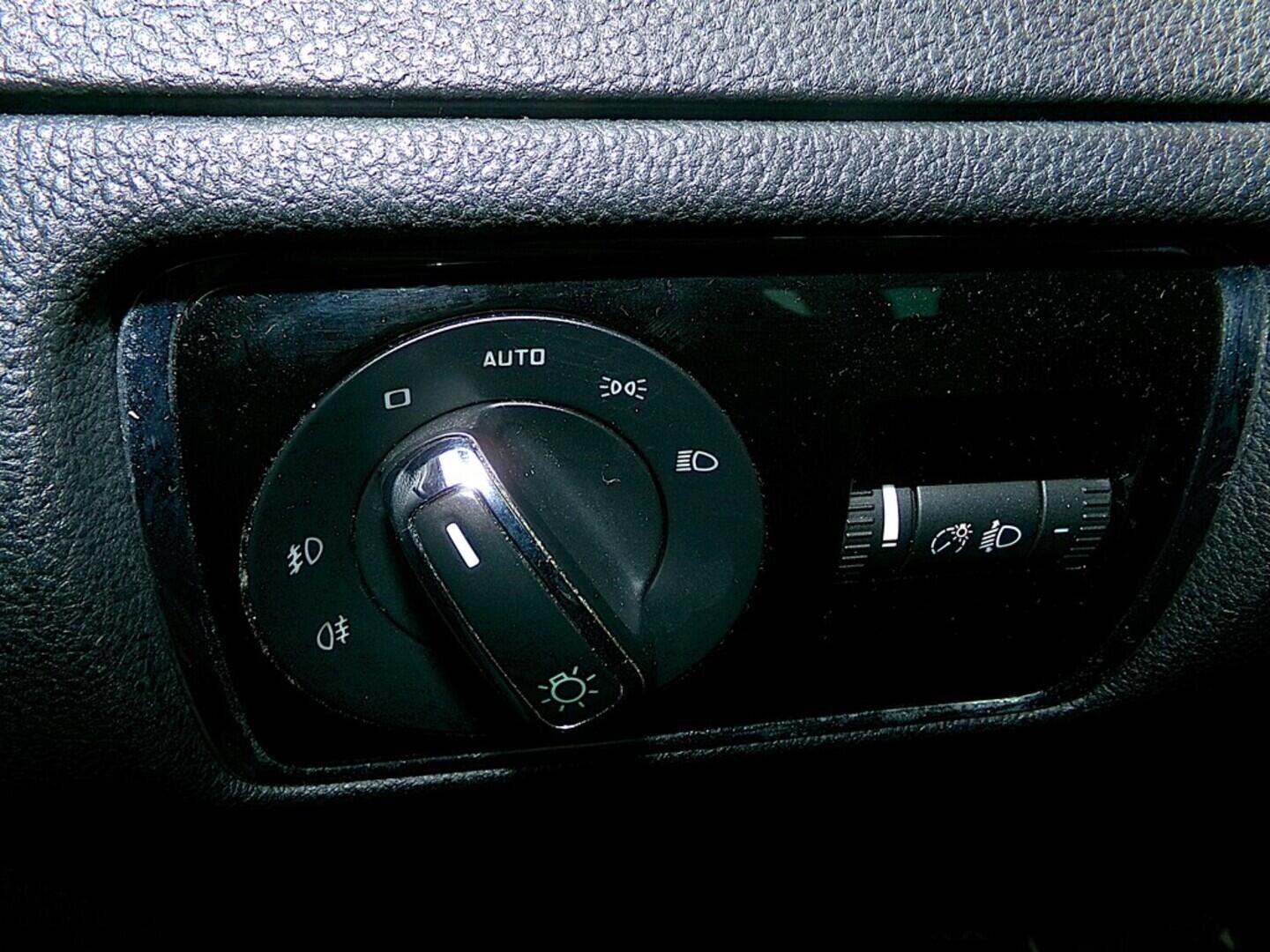 O419V07908_22.webp_SUPERB Active 1.6 TDI 77 kW manuál