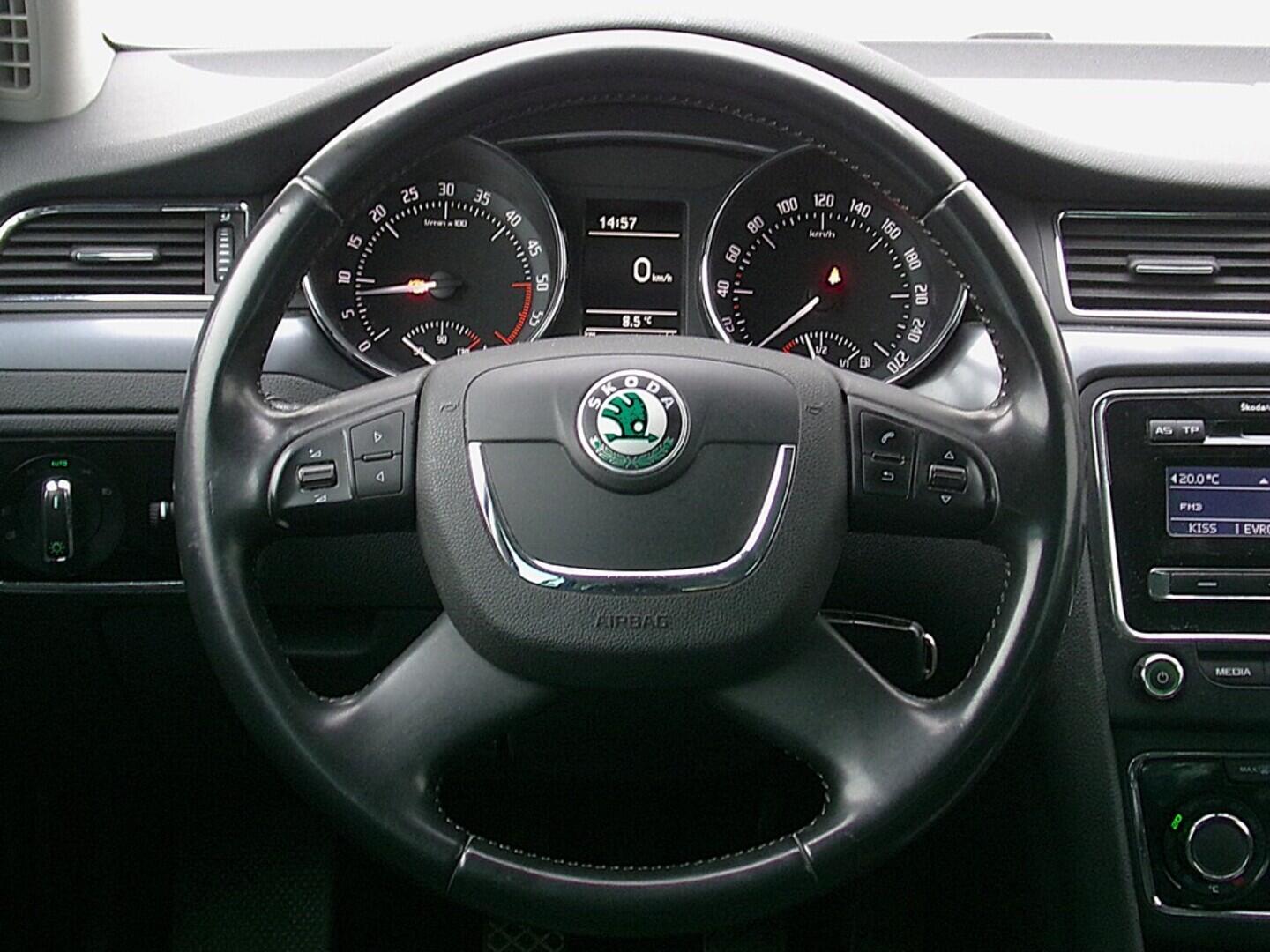 O419V07908_23.webp_SUPERB Active 1.6 TDI 77 kW manuál