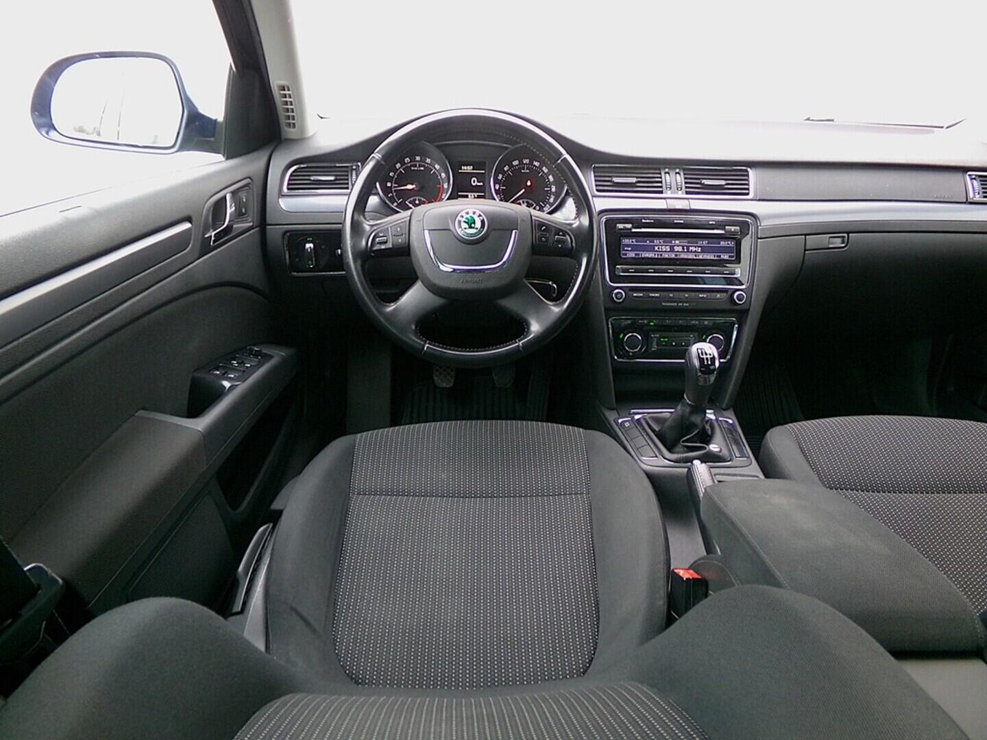 O419V07908_24.webp_SUPERB Active 1.6 TDI 77 kW manuál