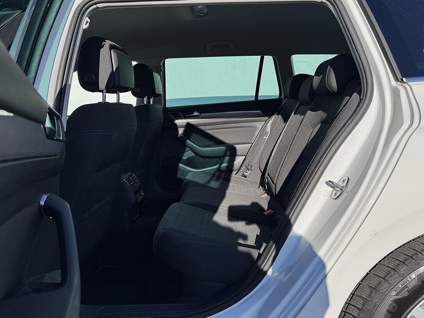 O419V07909_30.webp_PASSAT VARIANT Bussines 1.5 TDI 110 kW manuál, DPH