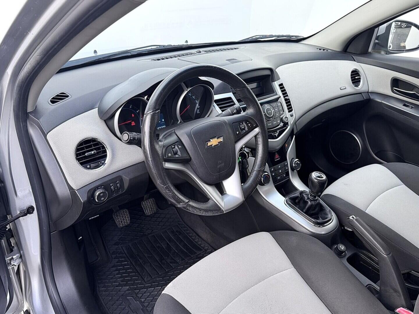 O419V07918_19.webp_CRUZE  1.6 LDE 91 kW manuál