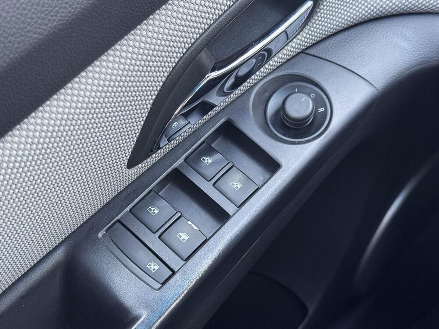 O419V07918_21.webp_CRUZE  1.6 LDE 91 kW manuál