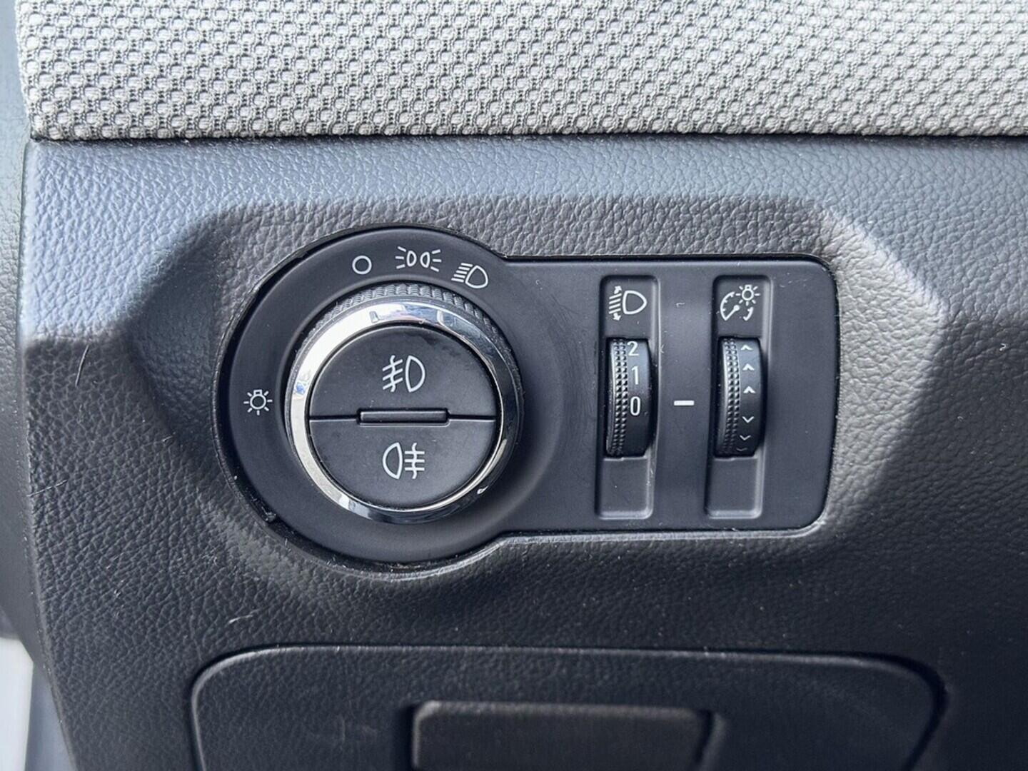 O419V07918_22.webp_CRUZE  1.6 LDE 91 kW manuál