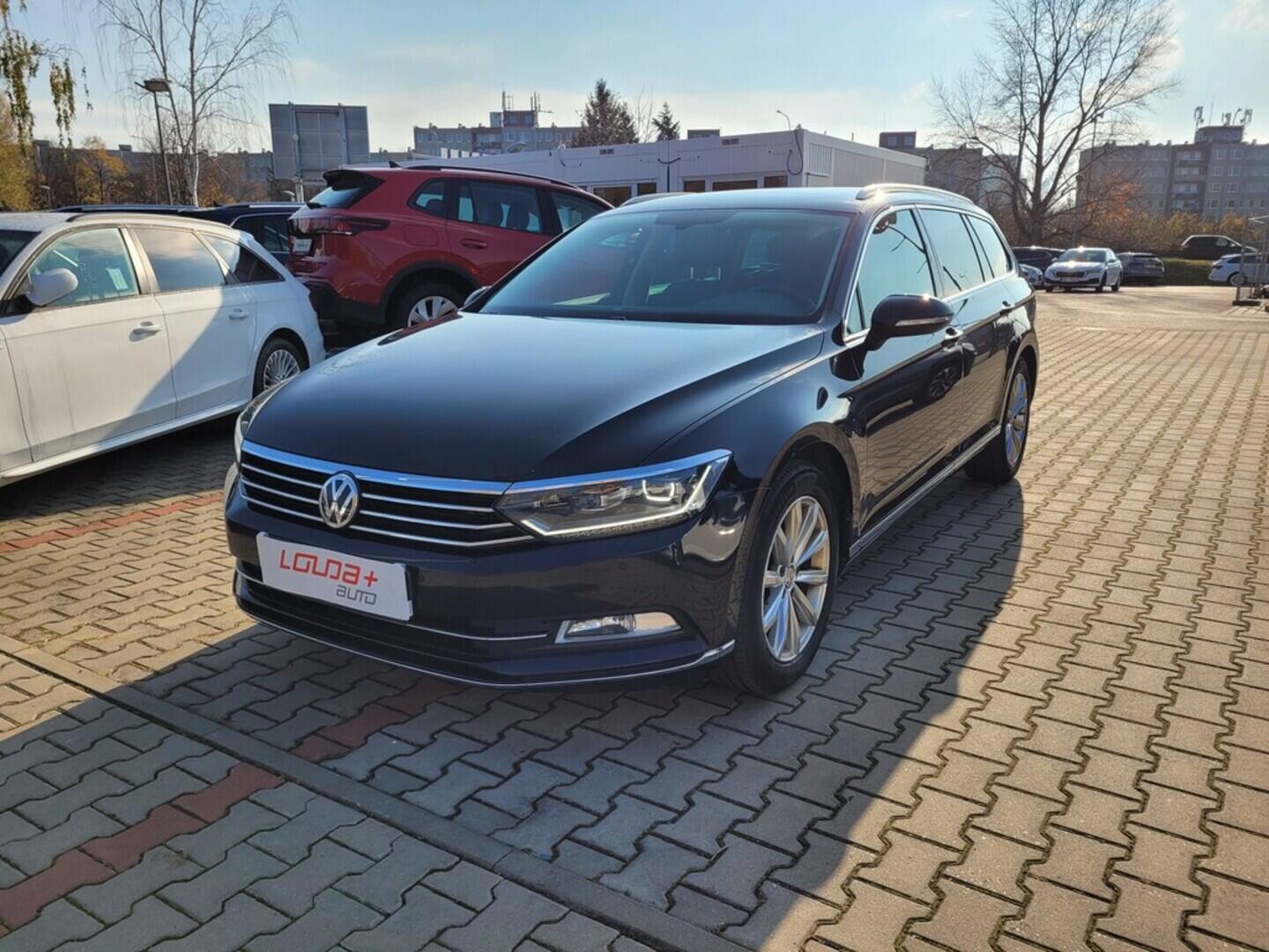O419V07920_10.webp_PASSAT Highline 2.0 TDI 140 kW automat