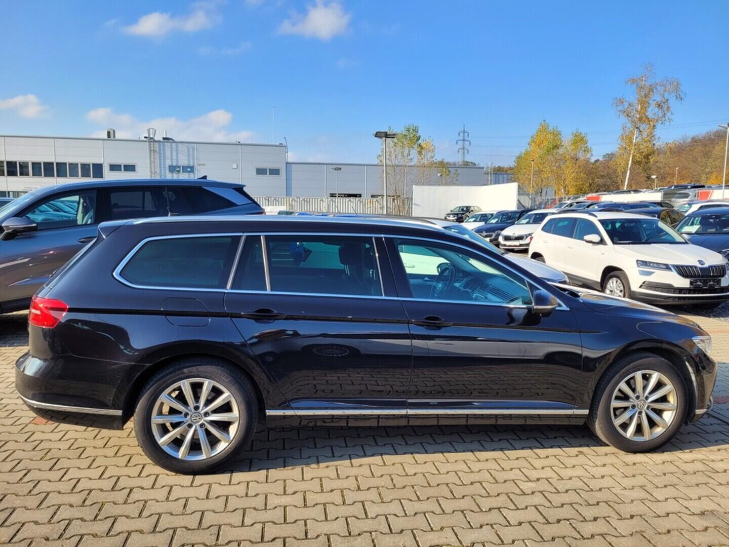 O419V07920_12.webp_PASSAT Highline 2.0 TDI 140 kW automat