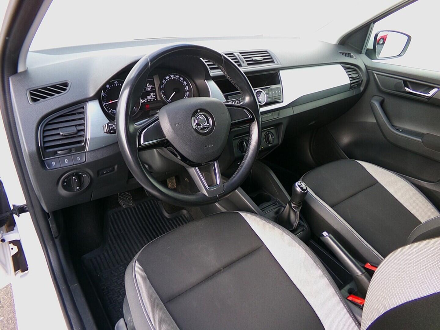 O419V07921_19.webp_FABIA Ambition 1.0 TSI 70 kW manuál