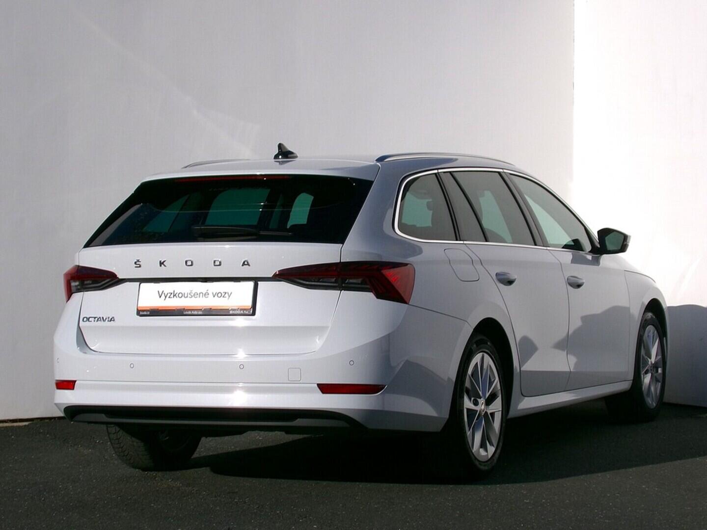 O419V07929_11.webp_OCTAVIA Style 1.5 TSI 110 kW manuál, DPH