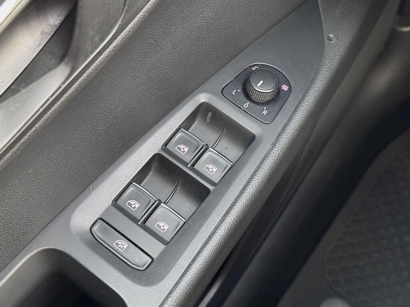 O419V07930_21.webp_LEON ST ST 2.0 TDI 110 kW manuál, DPH