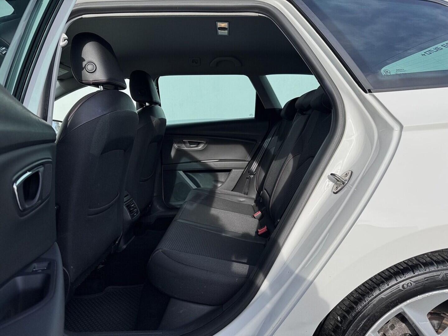 O419V07930_30.webp_LEON ST ST 2.0 TDI 110 kW manuál, DPH