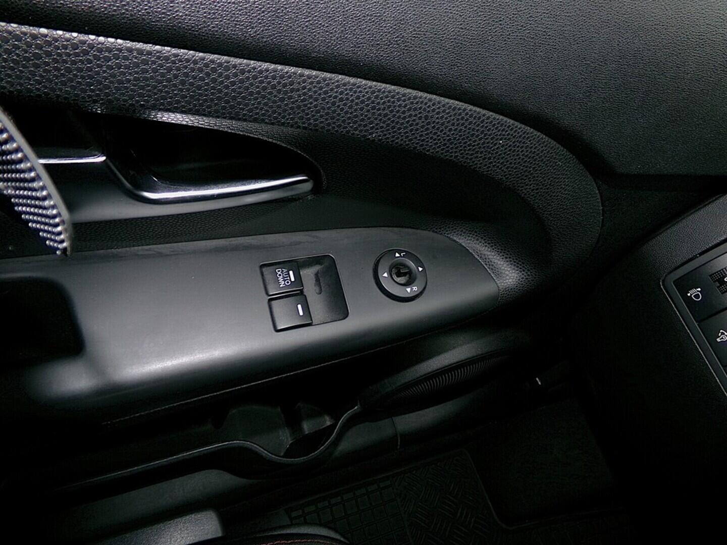 O419V07932_21.webp_VENGA  1.4 MPI 66 kW manuál, DPH