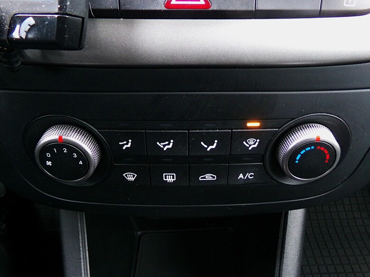 O419V07932_26.webp_VENGA  1.4 MPI 66 kW manuál, DPH