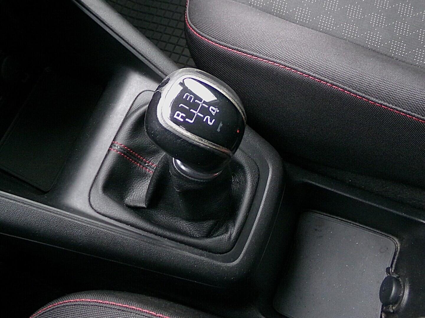 O419V07932_27.webp_VENGA  1.4 MPI 66 kW manuál, DPH