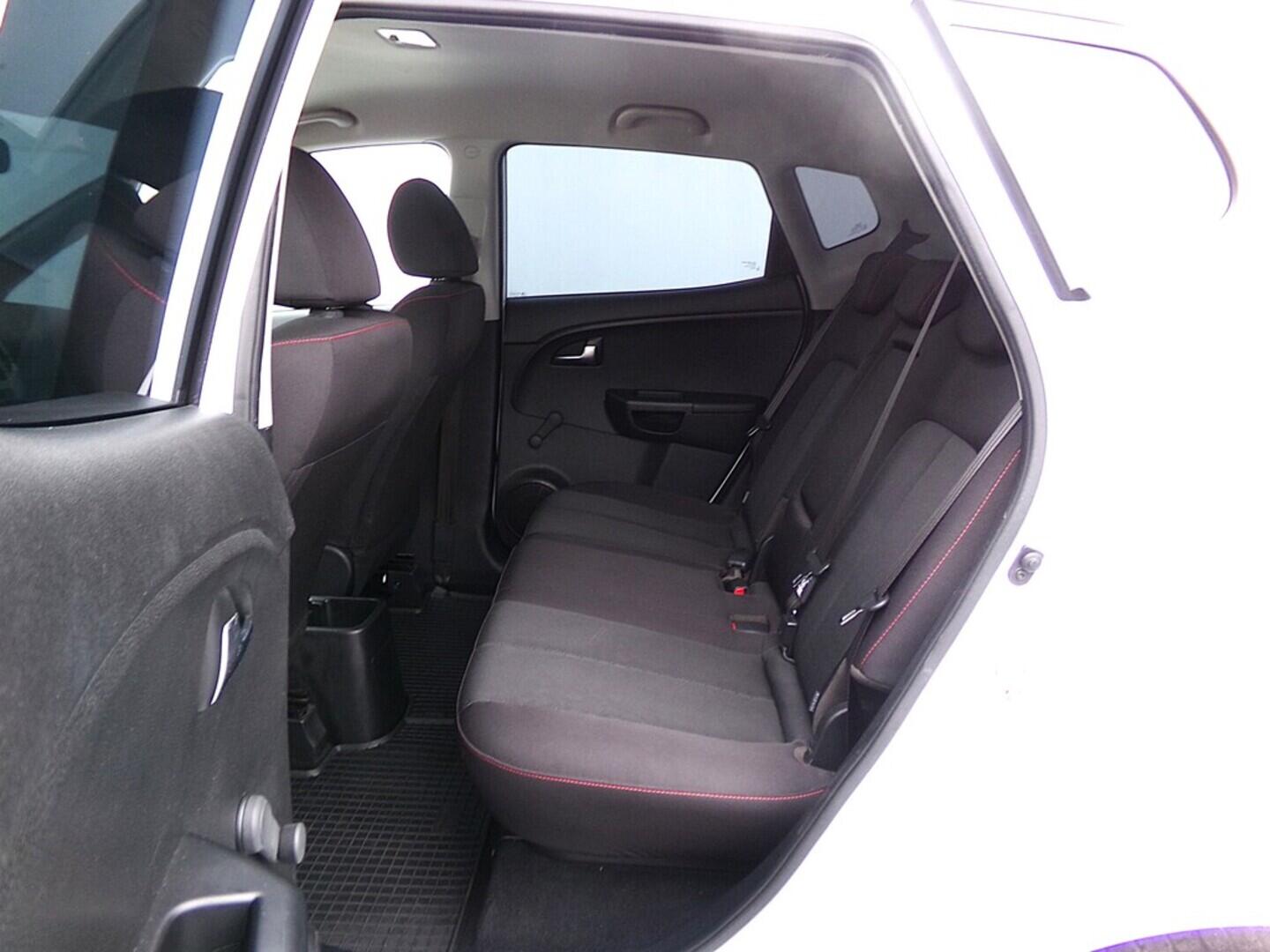 O419V07932_28.webp_VENGA  1.4 MPI 66 kW manuál, DPH