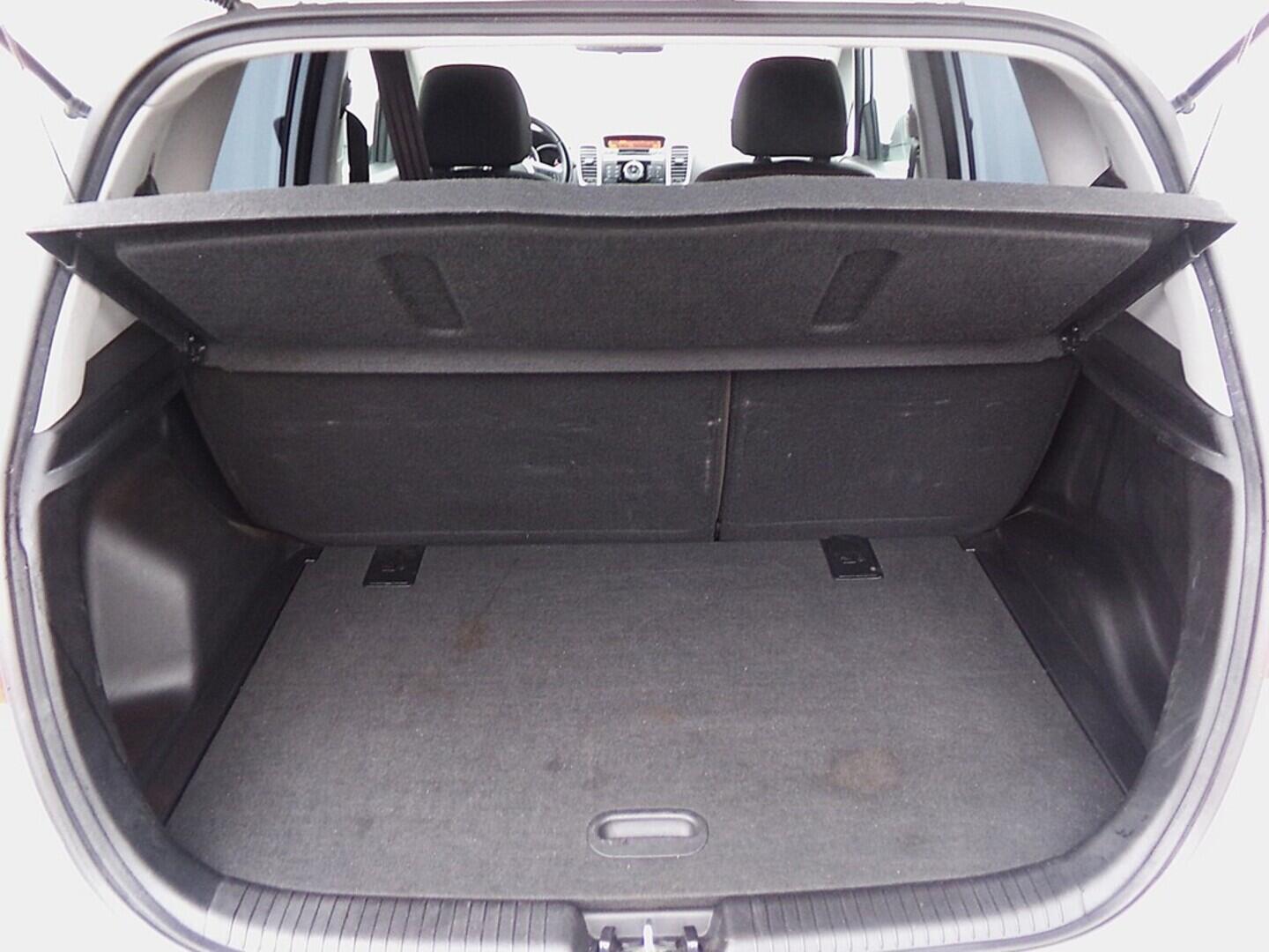 O419V07932_29.webp_VENGA  1.4 MPI 66 kW manuál, DPH