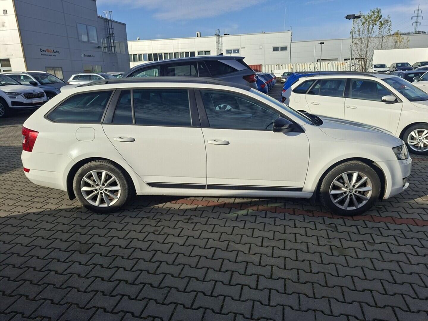 O419V07938_12.webp_OCTAVIA Ambition 1.4 TSI 103 kW manuál