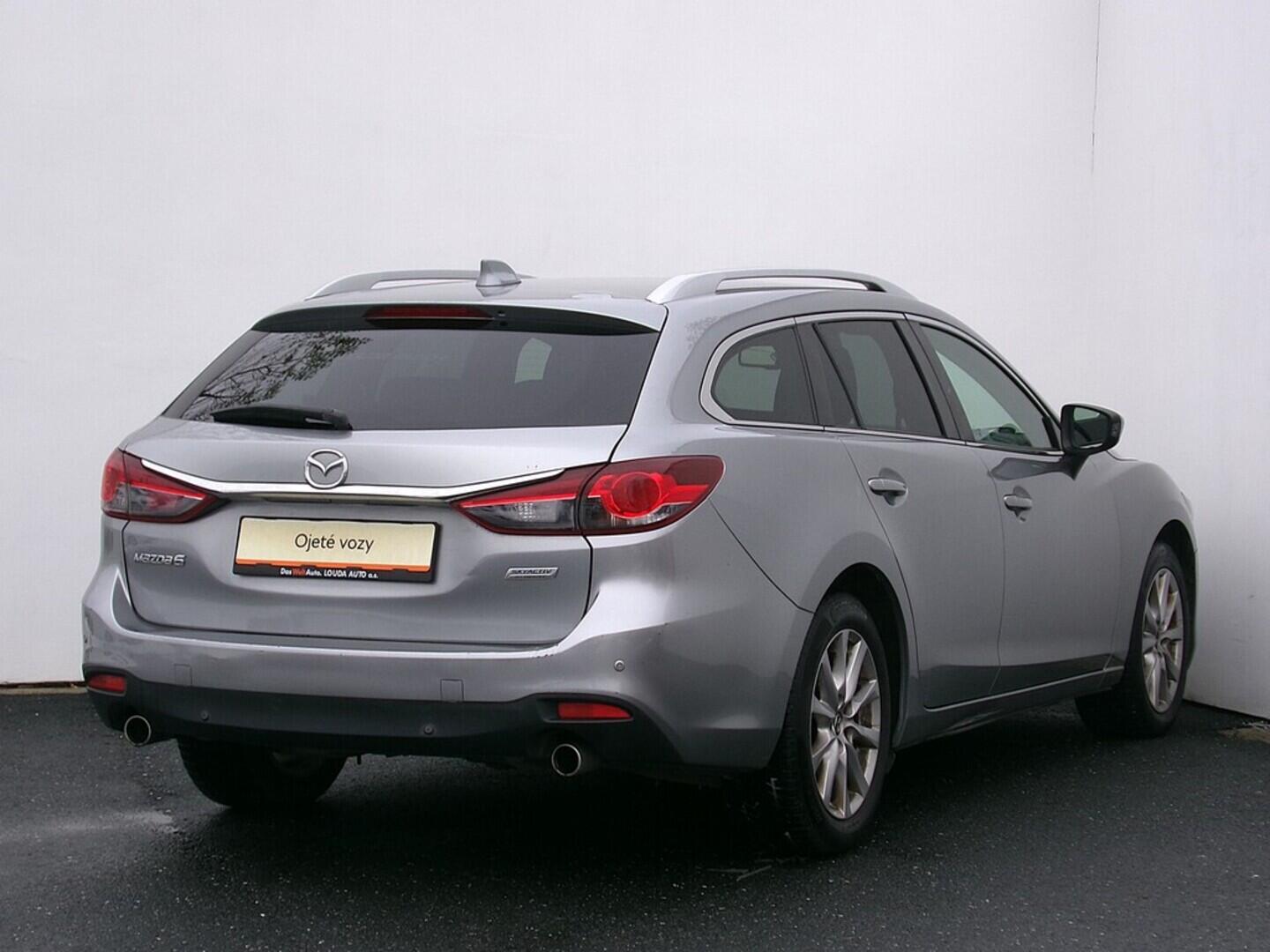 O419V07940_11.webp_6 Attraction 2.2 SHY 110 kW manuál