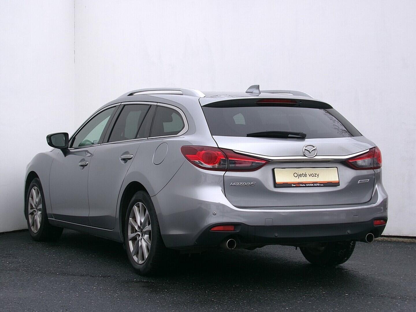 O419V07940_15.webp_6 Attraction 2.2 SHY 110 kW manuál