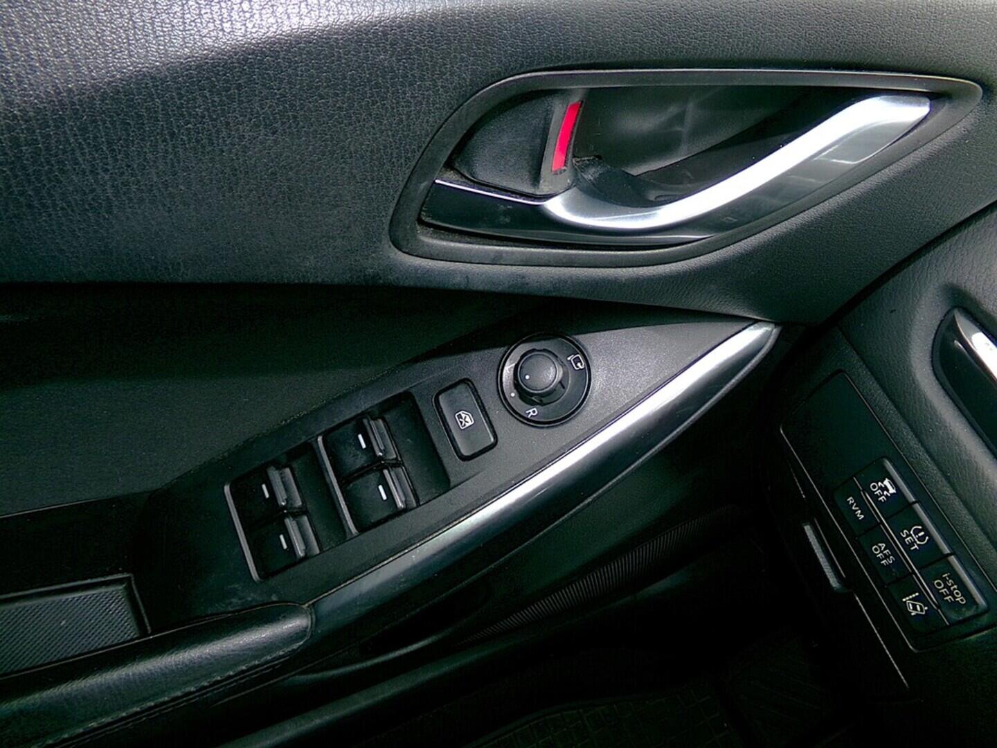 O419V07940_21.webp_6 Attraction 2.2 SHY 110 kW manuál