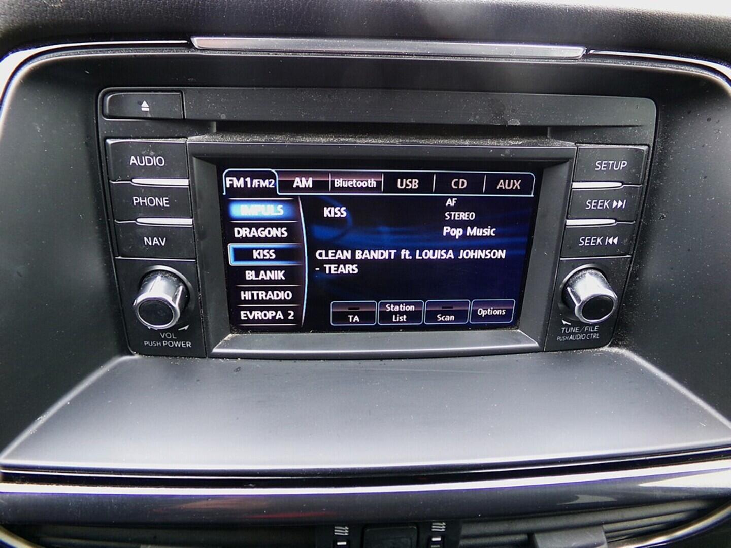 O419V07940_28.webp_6 Attraction 2.2 SHY 110 kW manuál