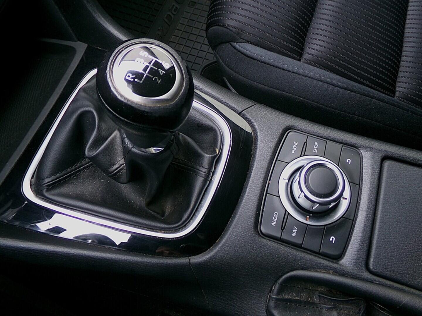 O419V07940_31.webp_6 Attraction 2.2 SHY 110 kW manuál