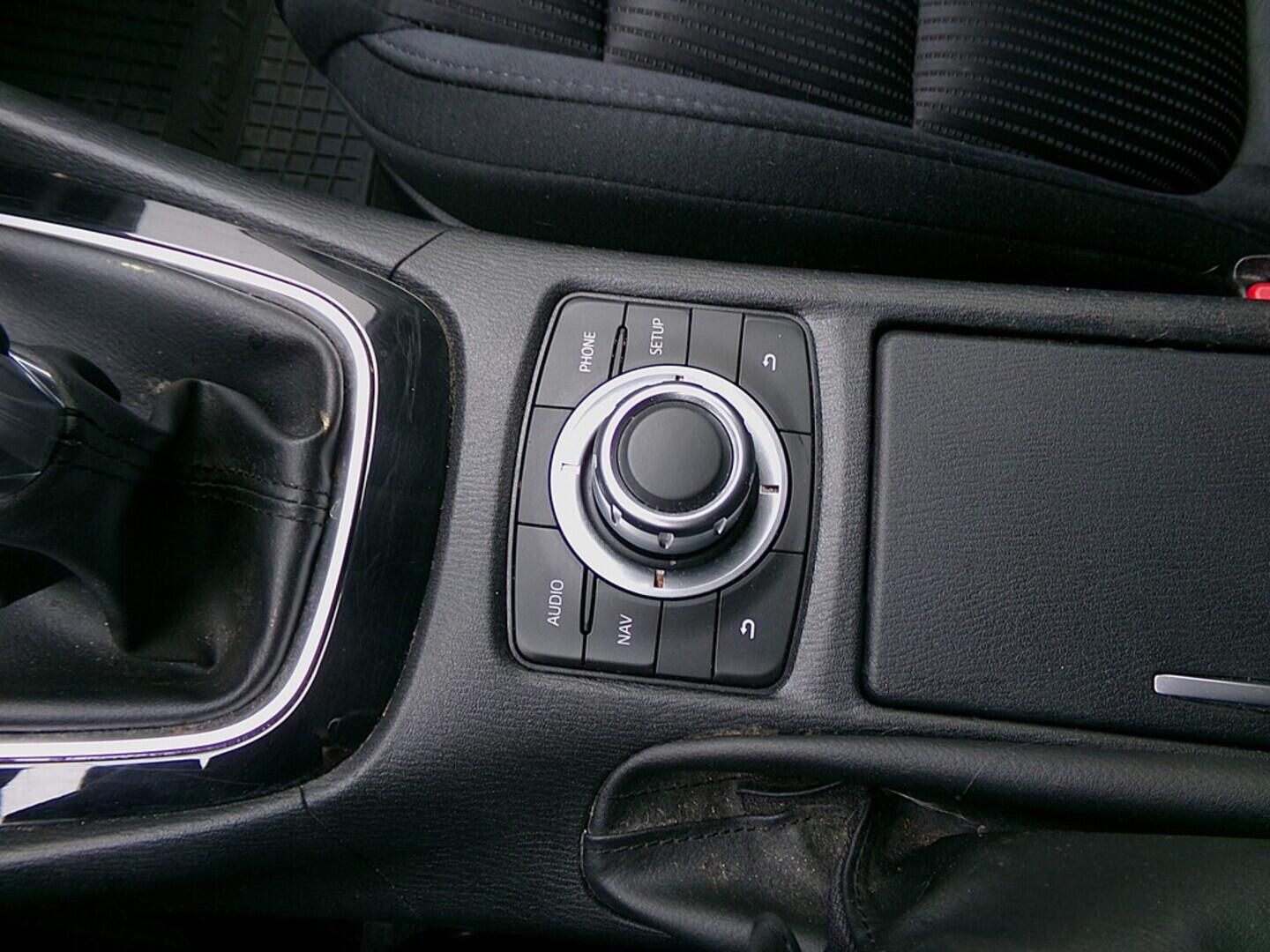 O419V07940_32.webp_6 Attraction 2.2 SHY 110 kW manuál