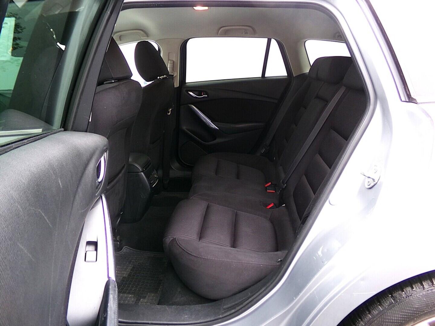 O419V07940_33.webp_6 Attraction 2.2 SHY 110 kW manuál