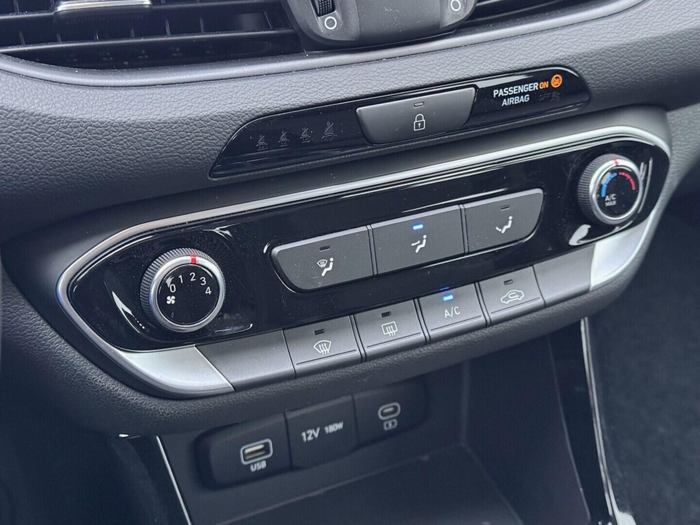 O419V07941_28.webp_I30 Comfort 1.0 T- GDI 74 kW manuál, DPH