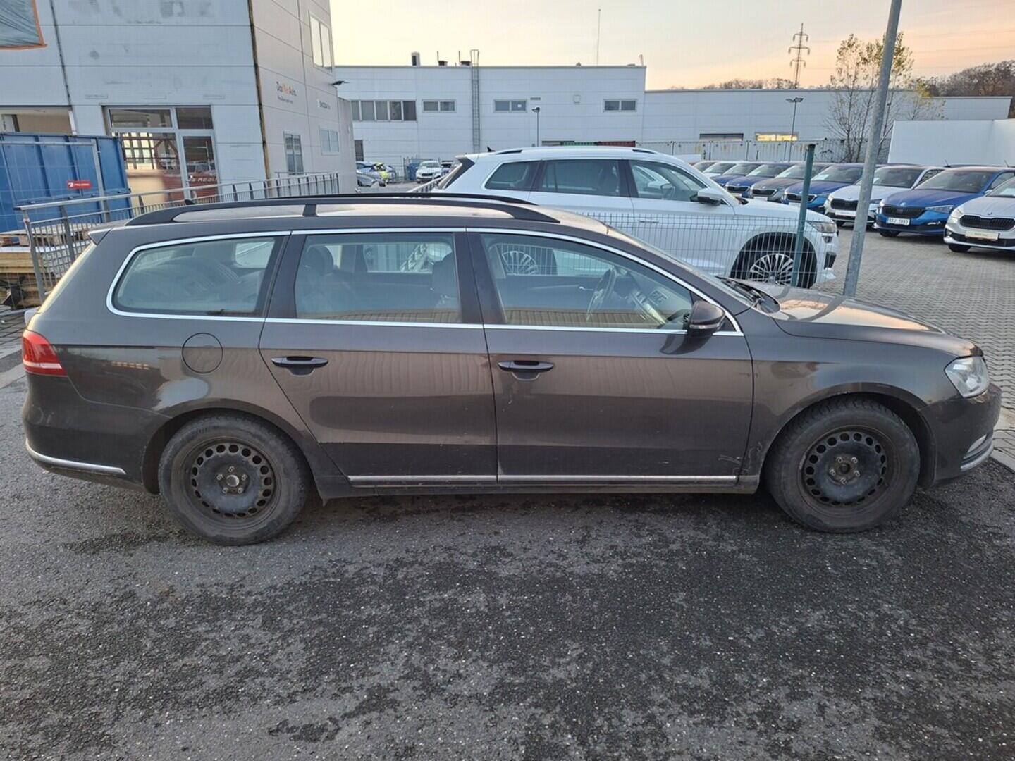 O419V07943_12.webp_PASSAT VARIANT Comfortline 2.0 TDI 103 kW manuál