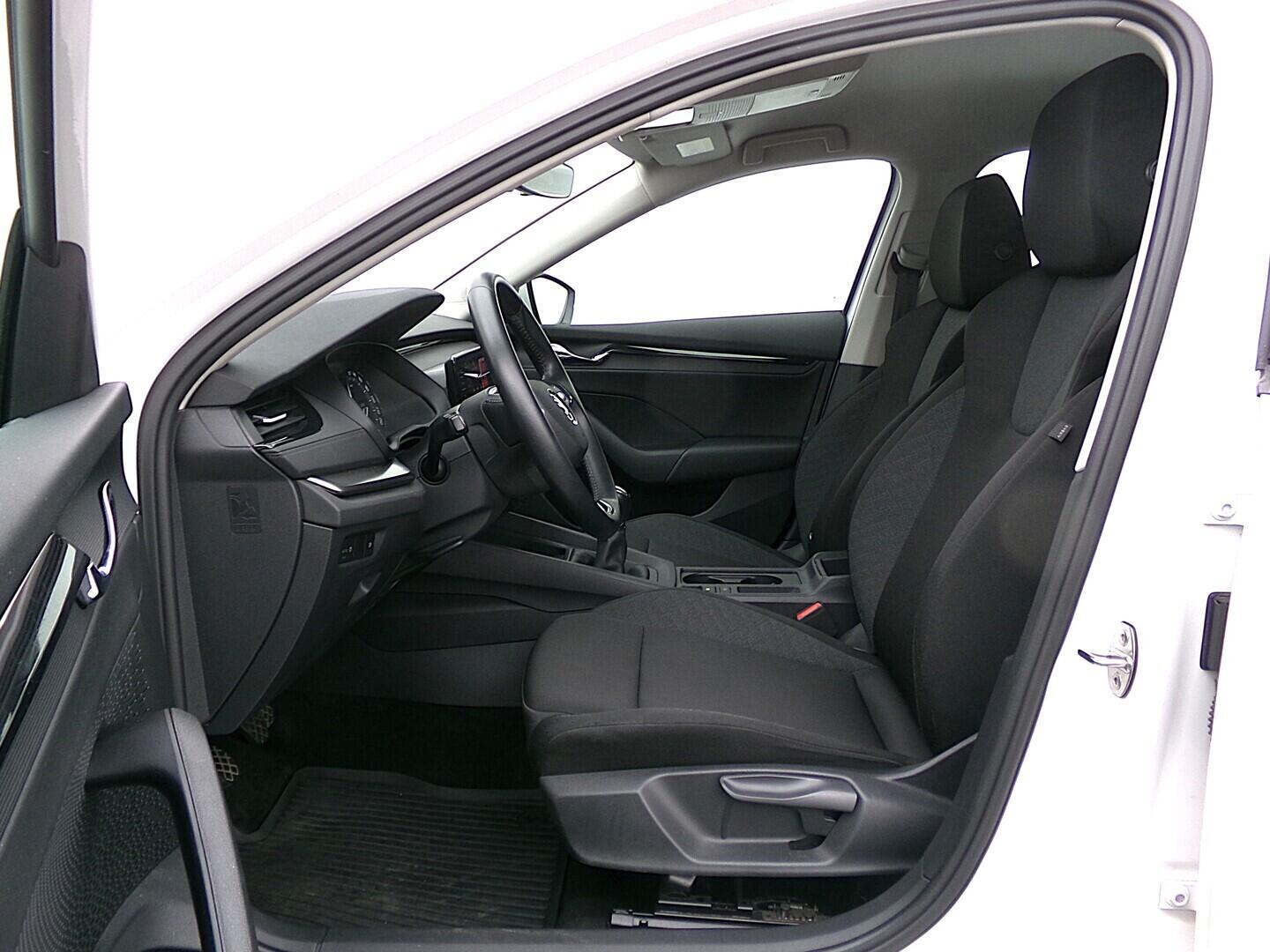 O419V07950_20.webp_OCTAVIA Active 2.0 TDI 85 kW manuál, DPH