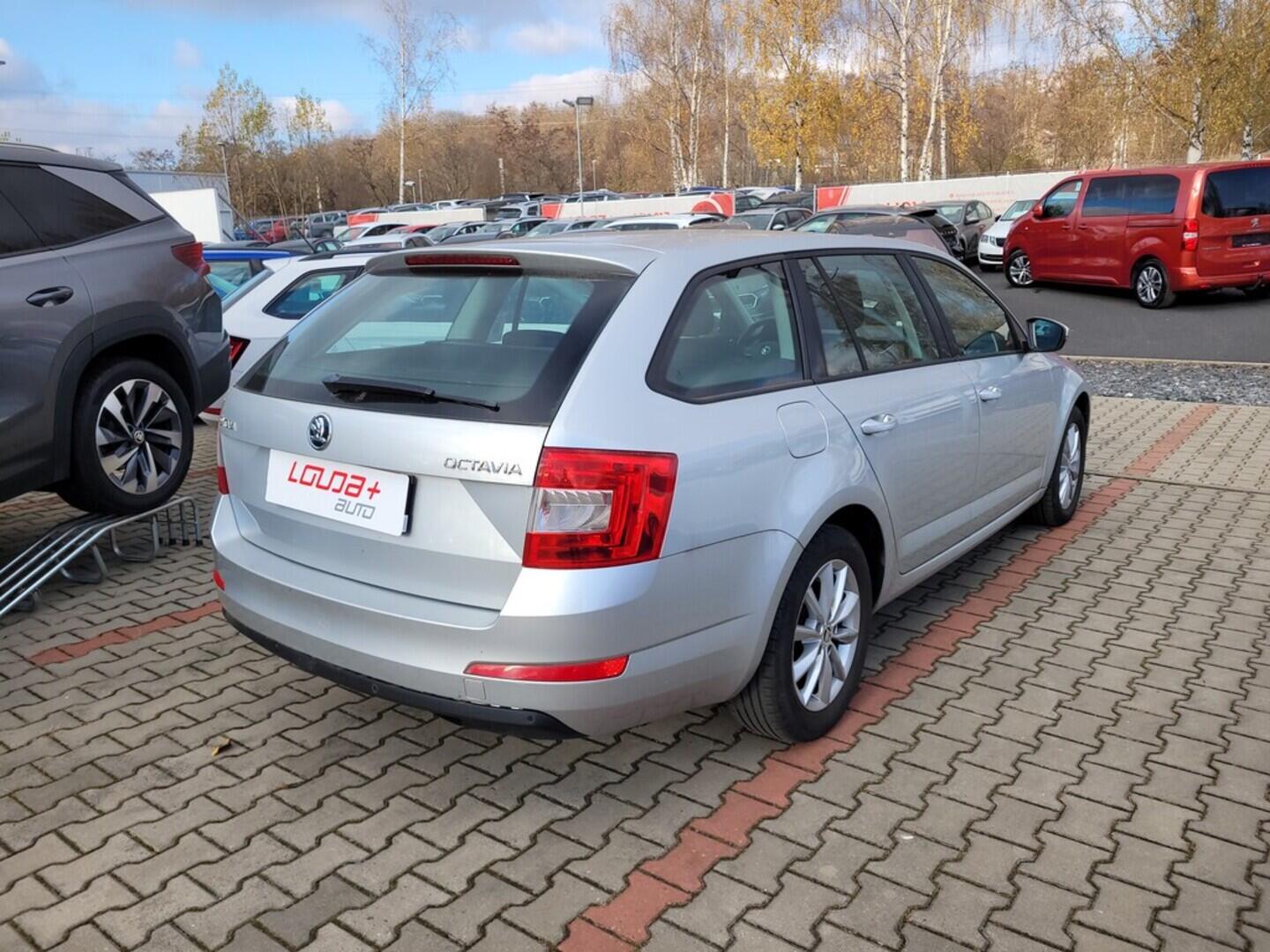 O419V07957_11.webp_OCTAVIA Ambition 1.8 TSI 132 kW automat