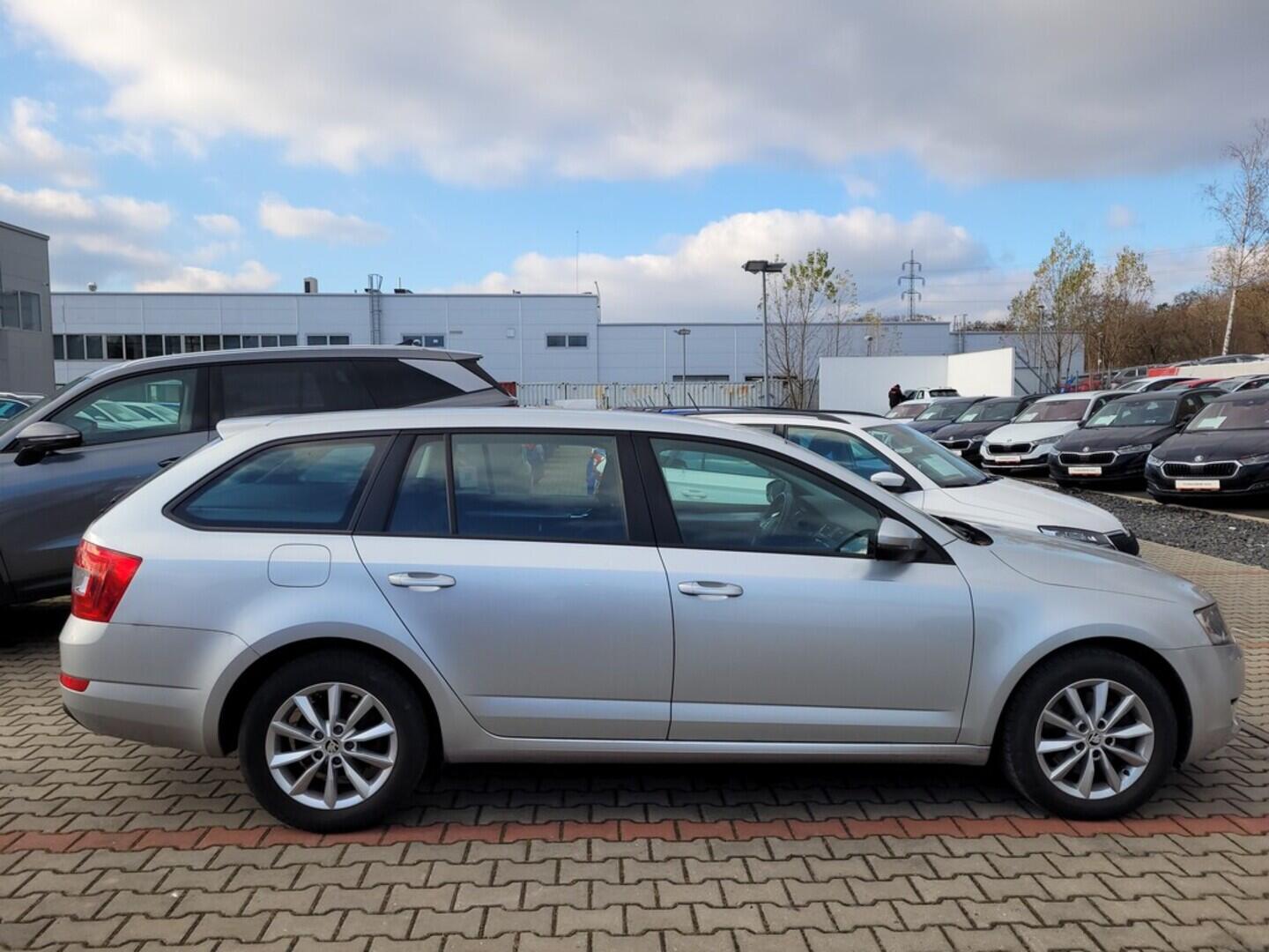 O419V07957_12.webp_OCTAVIA Ambition 1.8 TSI 132 kW automat