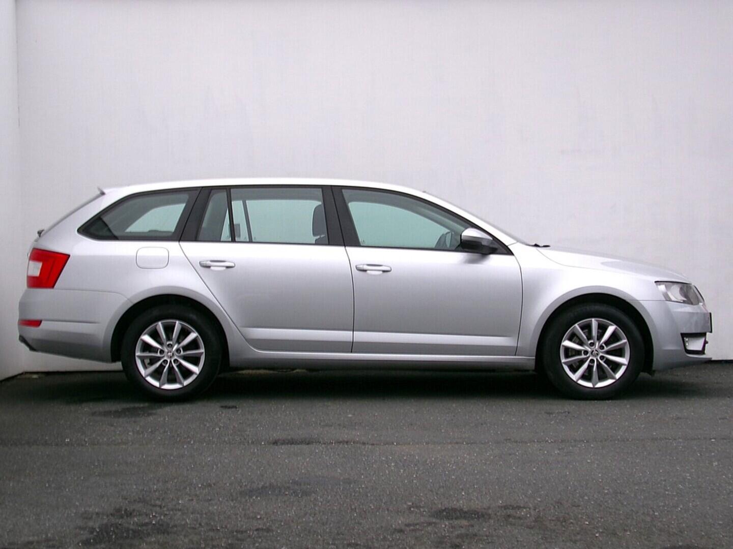 O419V07957_16.webp_OCTAVIA Ambition 1.8 TSI 132 kW automat