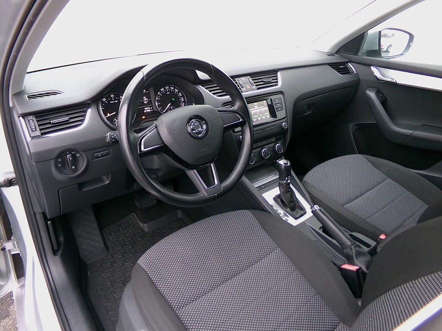 O419V07957_19.webp_OCTAVIA Ambition 1.8 TSI 132 kW automat