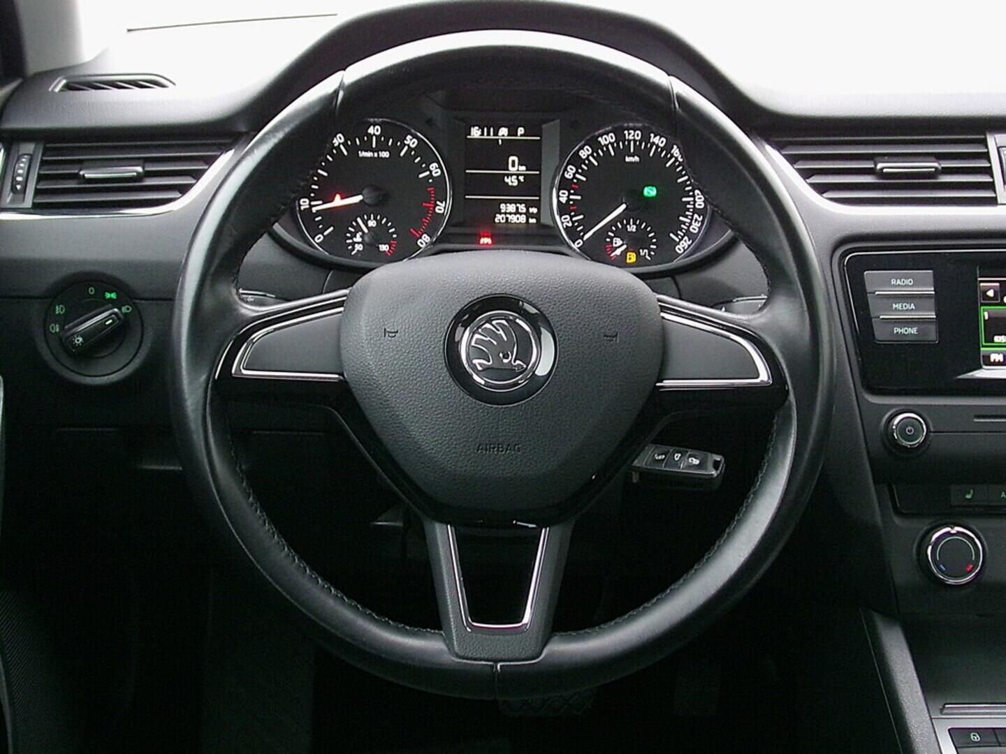 O419V07957_23.webp_OCTAVIA Ambition 1.8 TSI 132 kW automat