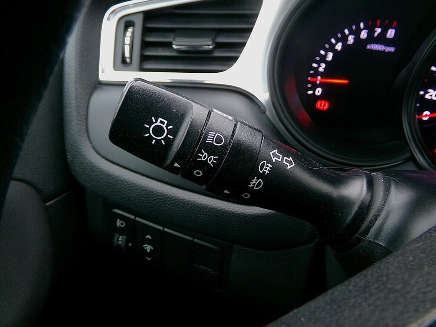 O419V07962_22.webp_CEED  1.4 G4LC 73 kW manuál, DPH