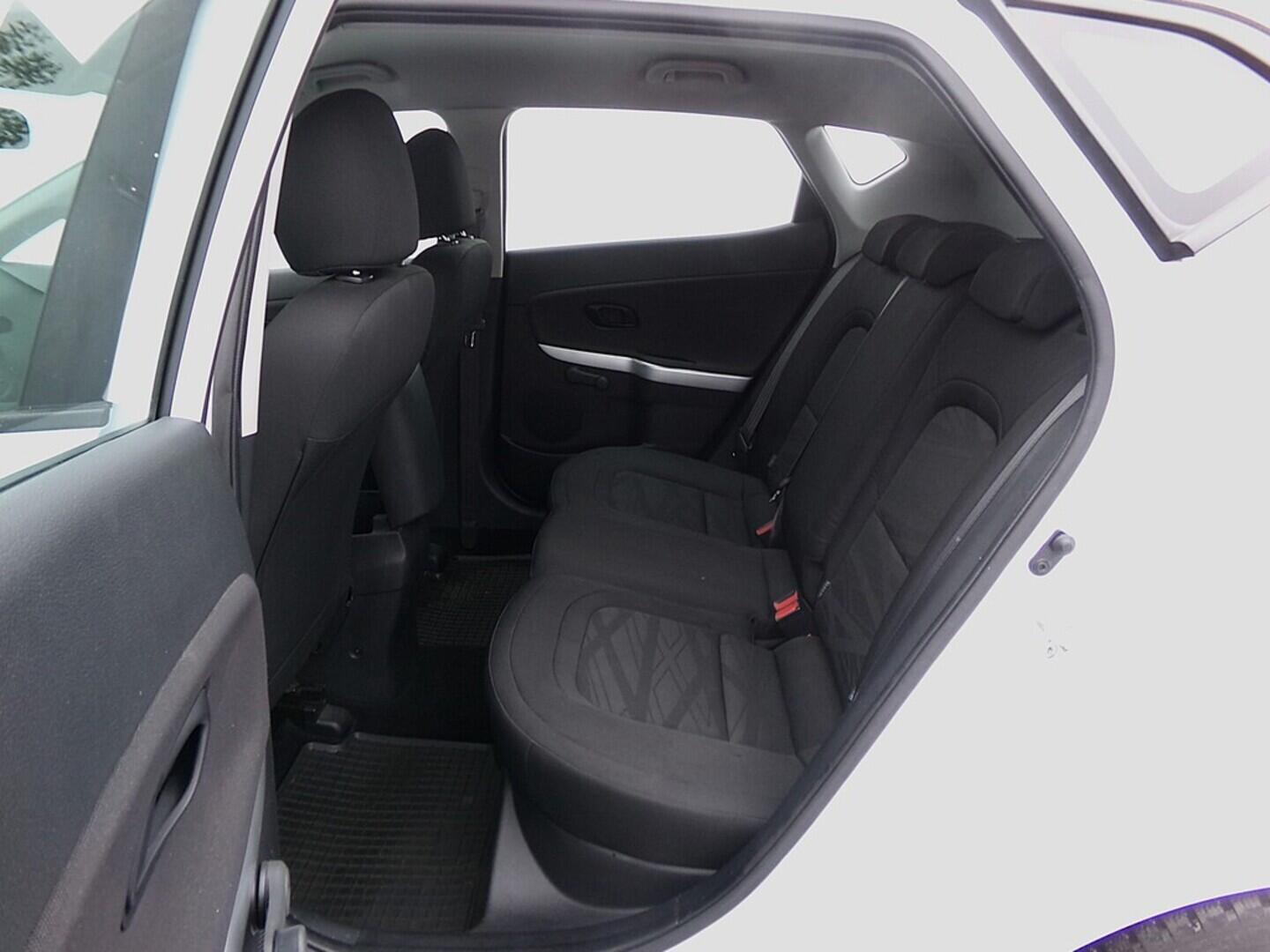 O419V07962_29.webp_CEED  1.4 G4LC 73 kW manuál, DPH