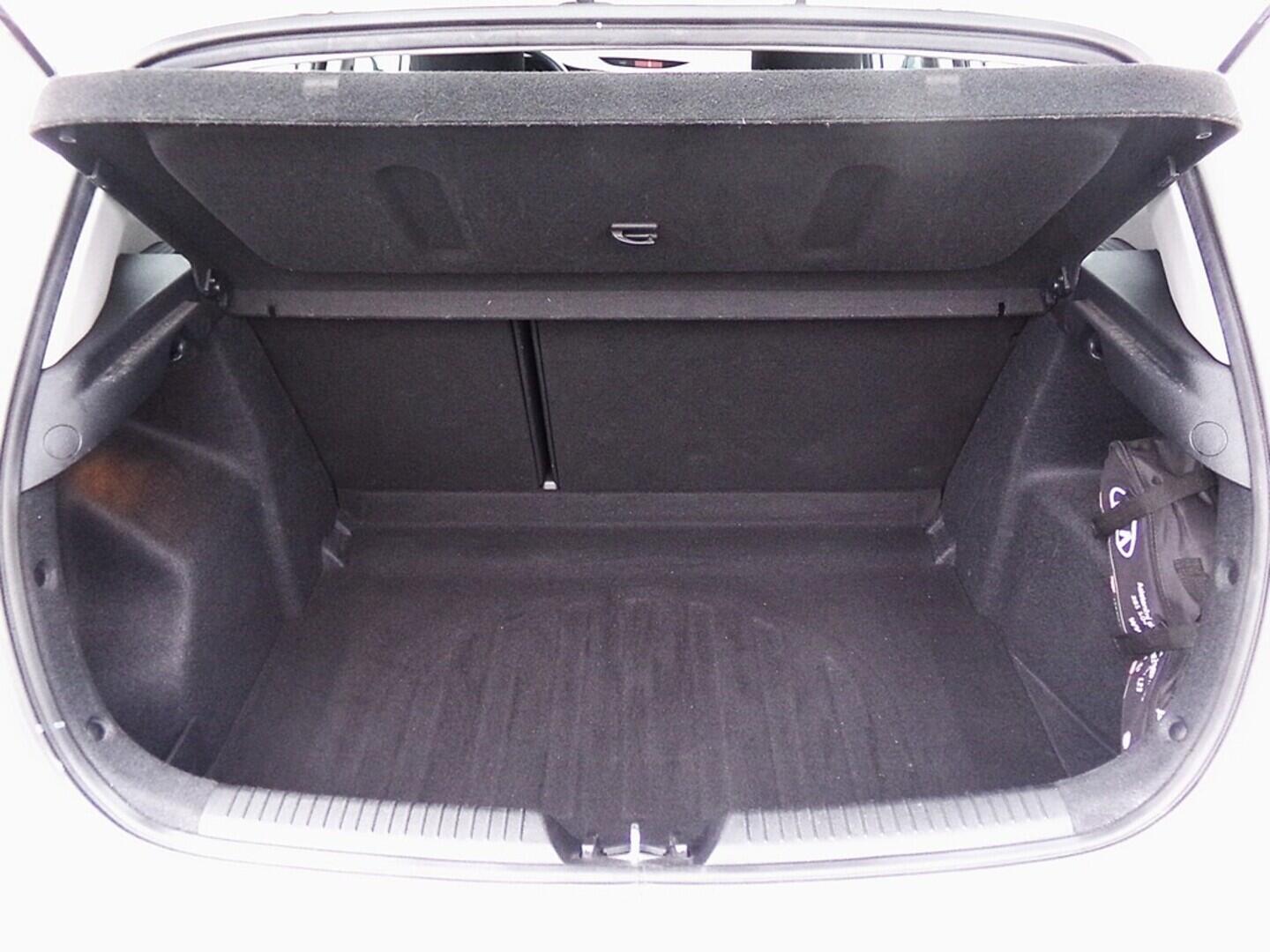 O419V07962_30.webp_CEED  1.4 G4LC 73 kW manuál, DPH